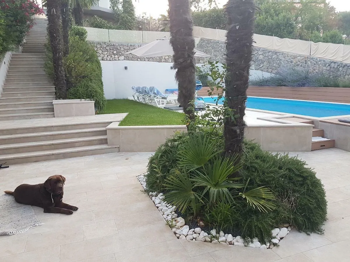 Apartments Villa Kondres Ika